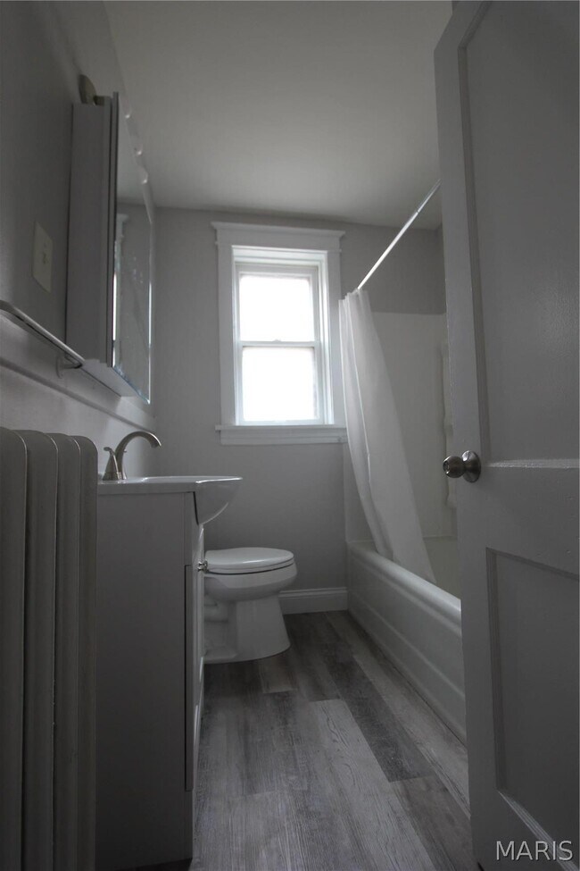 Building Photo - 5422 Rhodes Ave