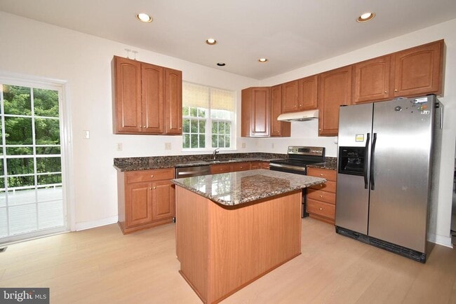 Building Photo - 8223 Edge Hill Ln