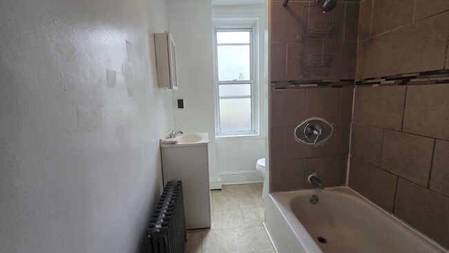 Building Photo - 427 Royden St