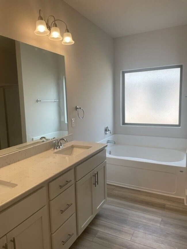Building Photo - 4 Bedroom/2 Bathroom Minutes from Local Beach!