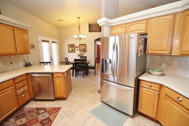 Building Photo - Furnished 3 Bedroom - 2 Bath Pool Home