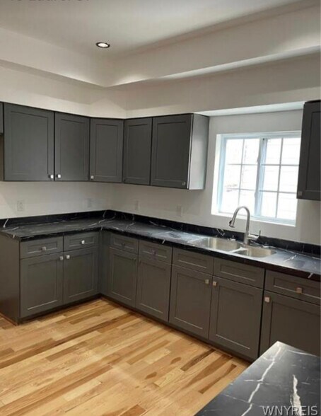 Building Photo - 48 Laurel St