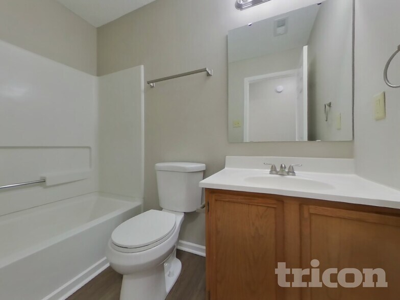 Building Photo - 13460 N Carwood Ct