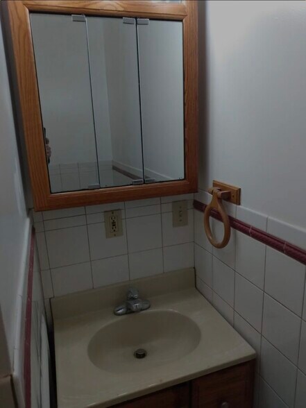 Building Photo - 701 Litchfield St