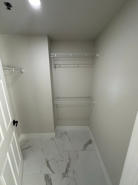 Building Photo - 616 Clearwater Park Rd