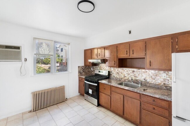 Building Photo - 182 Avenue F