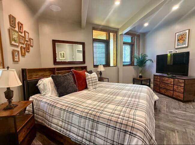 Building Photo - Hidden Gem – Remodeled 1 Bedroom in Monterey