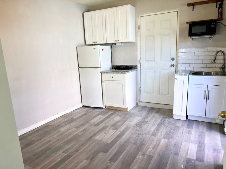 Building Photo - 4494 Weldon Pl