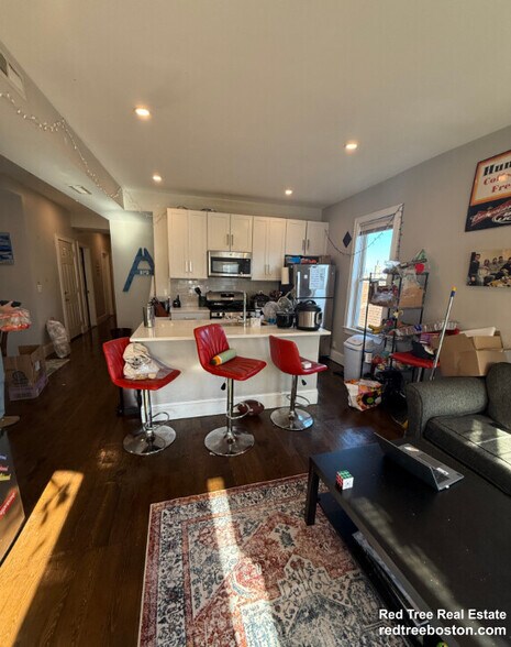 Building Photo - 71 Hillside St