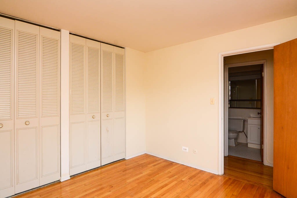 Building Photo - 665 W Wrightwood Ave