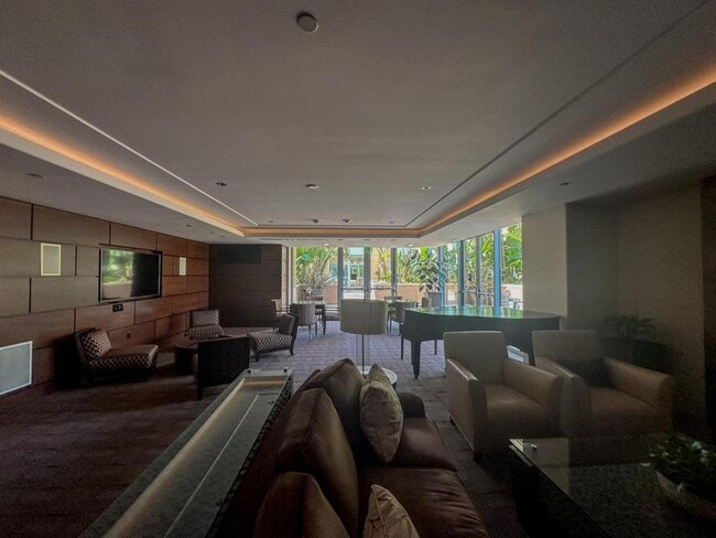 Building Photo - 5068 Scholarship