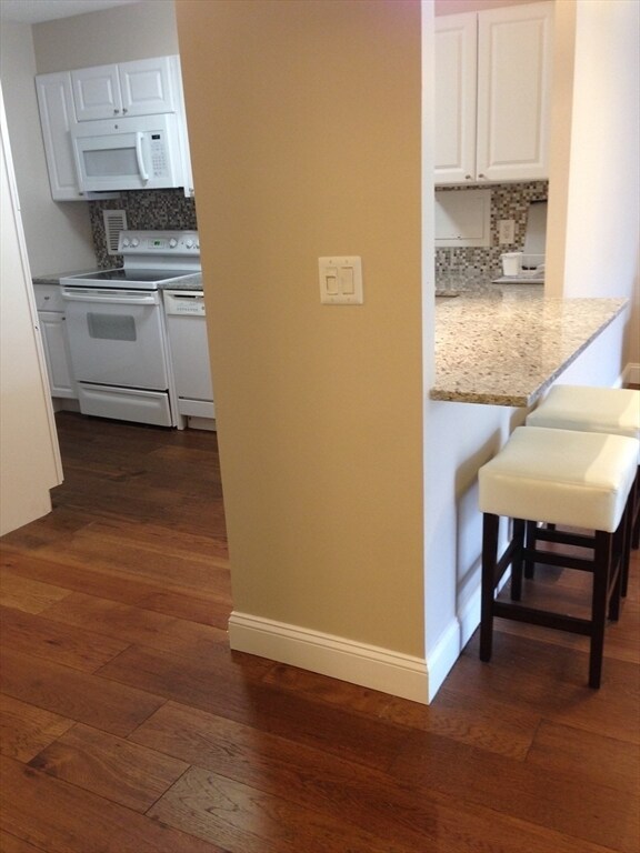 Building Photo - 60 Longwood Ave