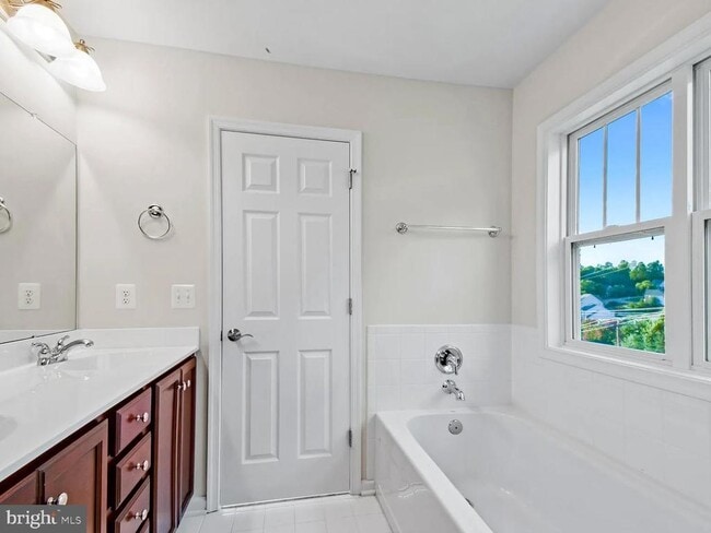 Building Photo - 2486 Winthrop Dr