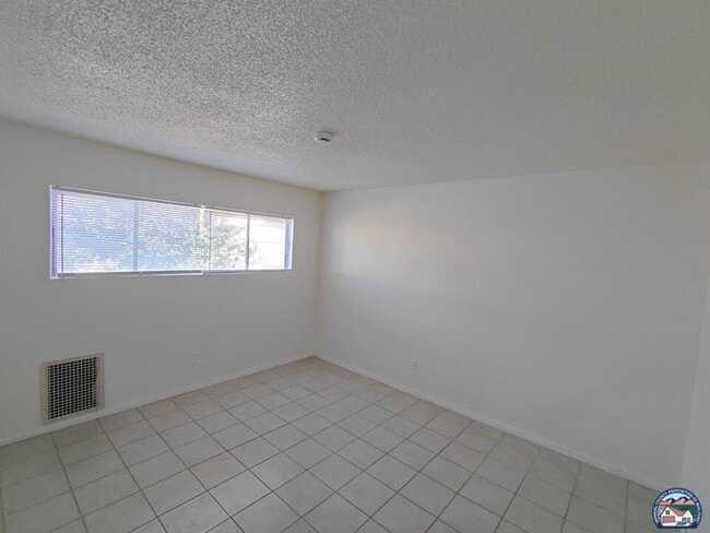 Building Photo - 738 Brentwood Ave