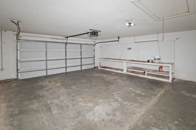 Building Photo - Beautiful 4 bedroom rental in Puckett West!