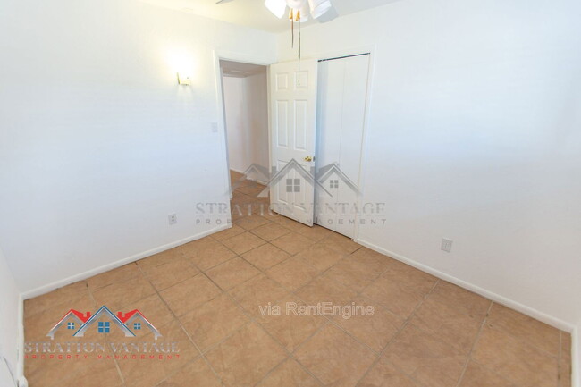 Building Photo - 1136 E Yucca St