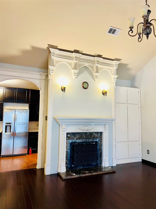 Building Photo - 2100 Tanglewilde St