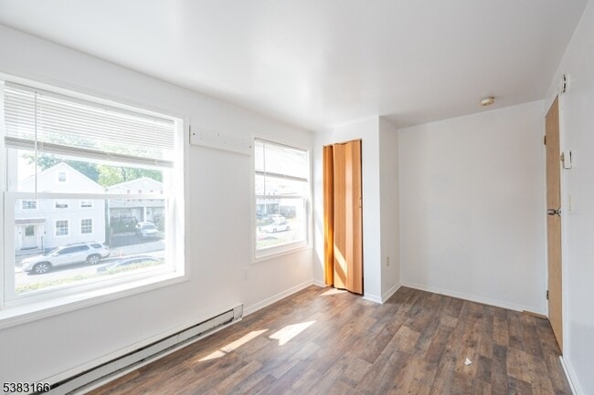 Building Photo - 394 S 8th St