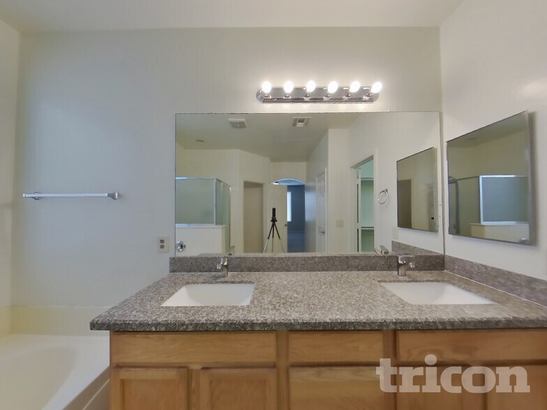 Building Photo - 43207 Lindgren Dr