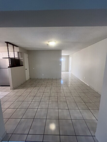 Building Photo - 7506 N Thatcher Ave