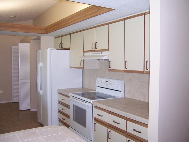 Building Photo - 2163 SE Shelter Dr