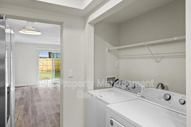 Building Photo - 11357 Bedford Oaks Dr