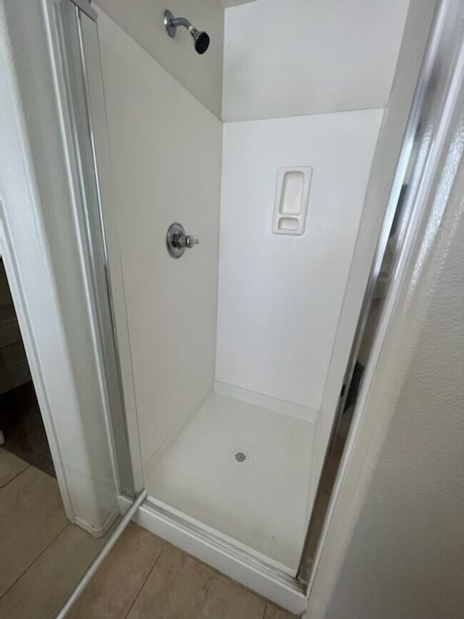 Building Photo - 5 Bedroom Located in 89139!
