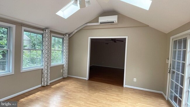 Building Photo - 8688 Wheatfield Way