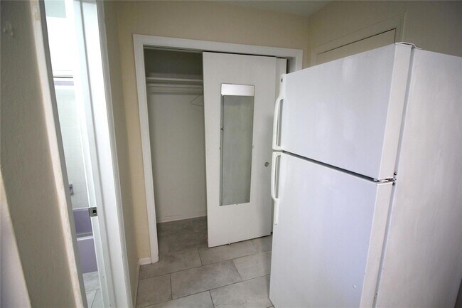 Building Photo - 4440 Bougainvilla Dr