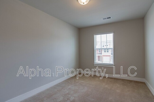 Building Photo - 385 Hague Dr