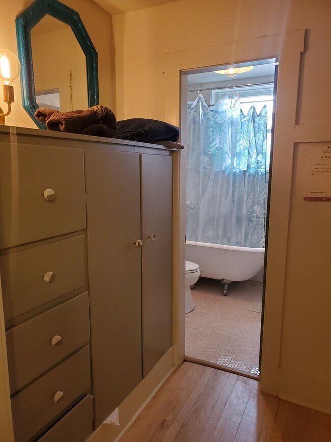 Building Photo - Laurel220 (KC-JF)