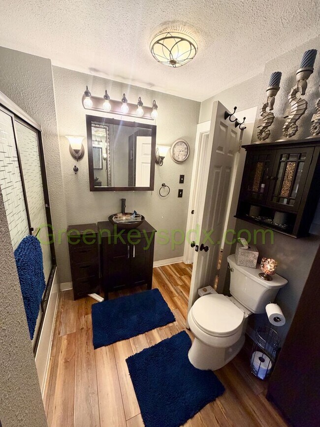 Building Photo - Awesome 4-Bed/2-Bath Craftsman Bungalow House Near Alberta District