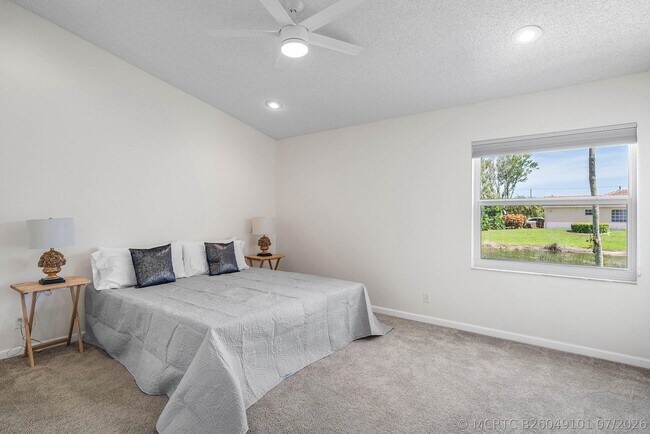 Building Photo - 6192 Floral Lakes Dr