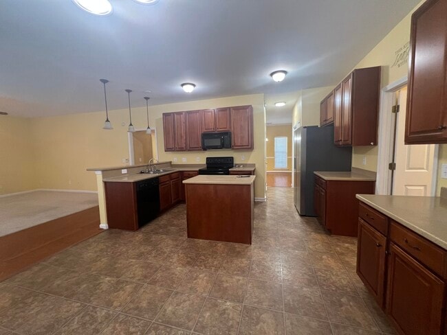 Building Photo - 565 Batty Way
