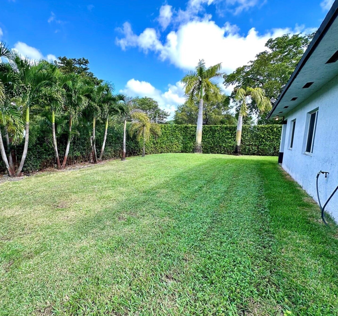 Building Photo - 14890 NE 10th Ave