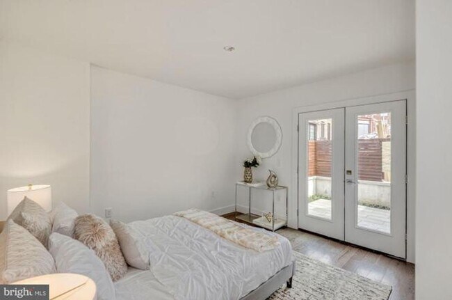 Building Photo - Columbia Heights 2BR 2BA w/Parking & Private Patio Garden