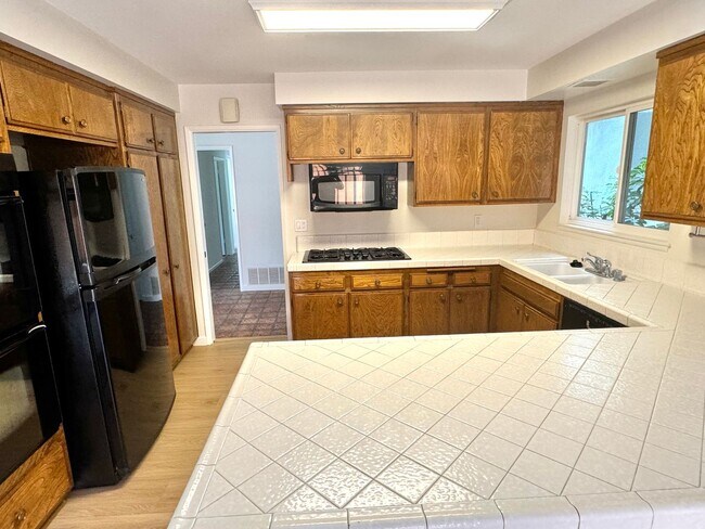 Building Photo - Charming Single Story Upgraded East End Home