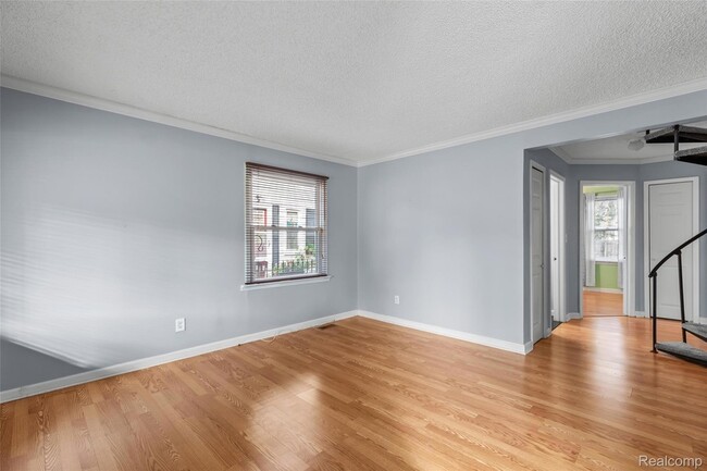 Building Photo - 2215 Rowland Ave