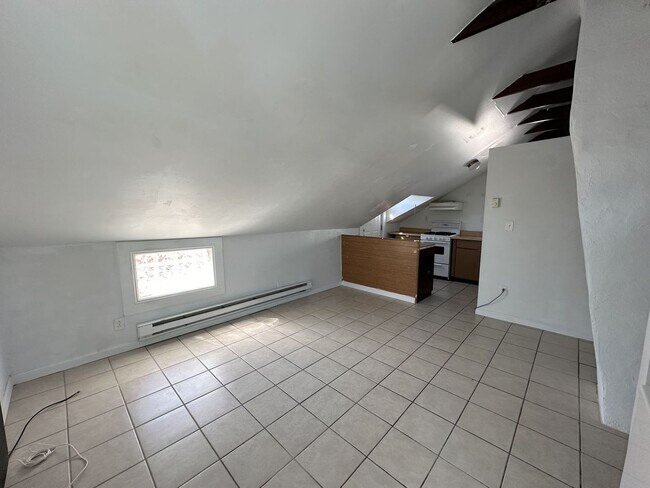 Building Photo - 84 Guilden St