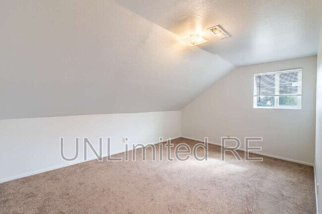 Building Photo - 611 W Grand Canyon Ave