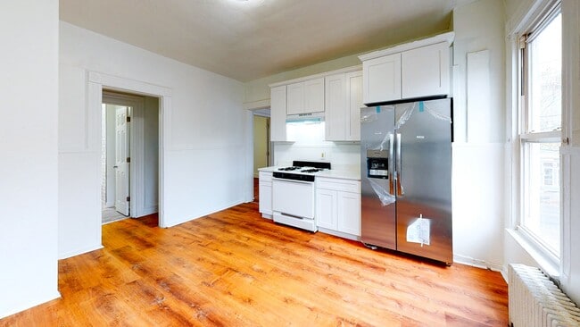 Building Photo - Spacious, Fully Renovated 3BR in Prime Eas...