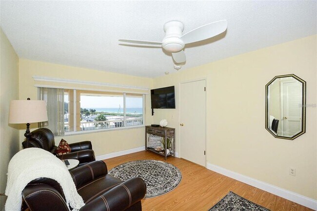 Building Photo - 3804 Gulf of Mexico Dr