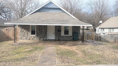 Building Photo - 606 N Lincoln Ave