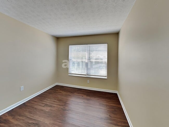 Building Photo - 5960 Driftwood Ct