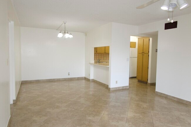Building Photo - 208 Foxtail Dr