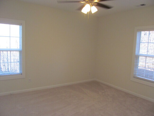 Building Photo - Spacious Condo!