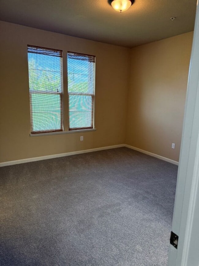 Building Photo - Gorgeous Natomas Condo