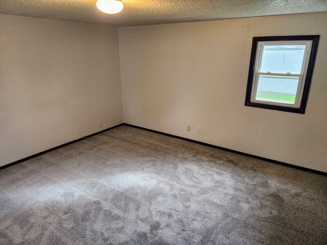 Building Photo - 1621 Willis Ave