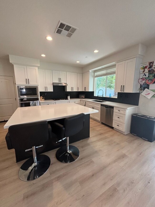 Building Photo - Beautiful 4- Bedroom Home