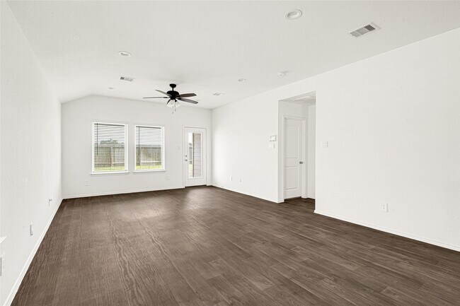 Building Photo - 2334 Spruce Clf Ln